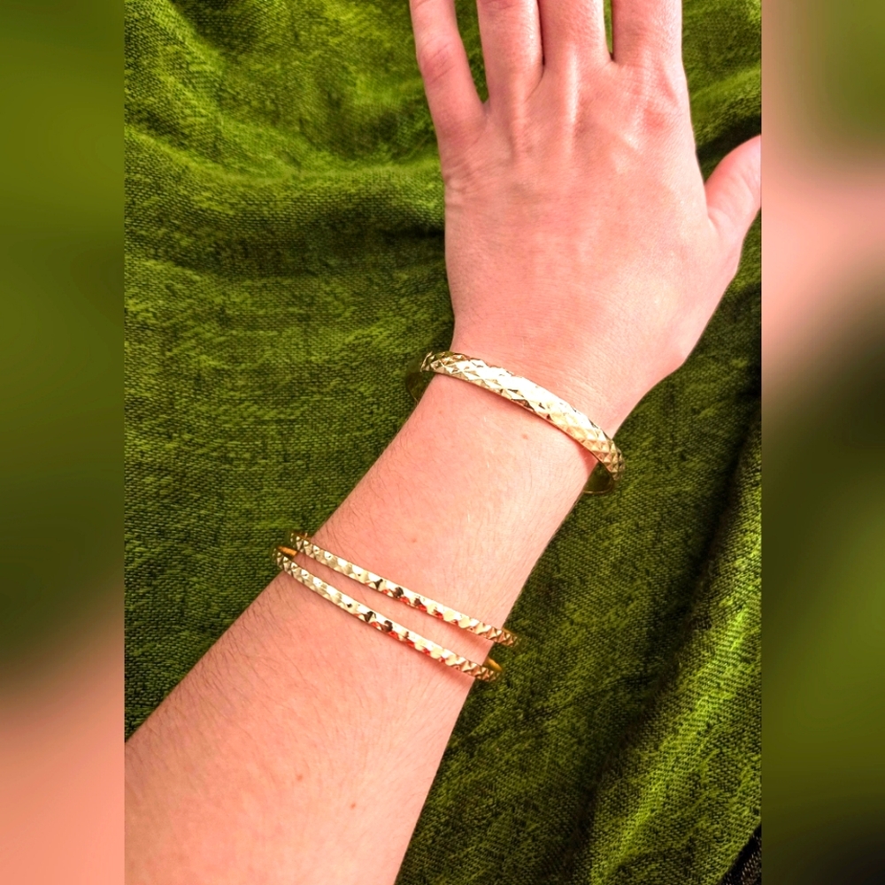 Gold bangles - Picture 2 of 3